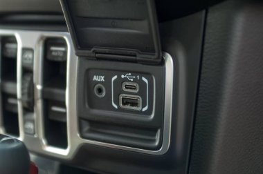 Modern arabanın içini kapatın.