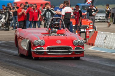 Şehirde araba yarışı