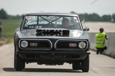 Odessa, Ukrayna - 17 Haziran, 2016: Ukrayna şampiyonası, genç ve yetişkin arabası. Liliis Severin.