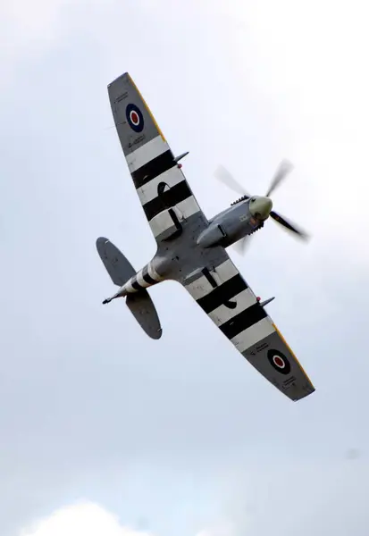 Αεροσκάφος Της Βρετανικής Αεροπορίας Που Εκτελεί Πτήσεις Στον Αέρα — Φωτογραφία Αρχείου