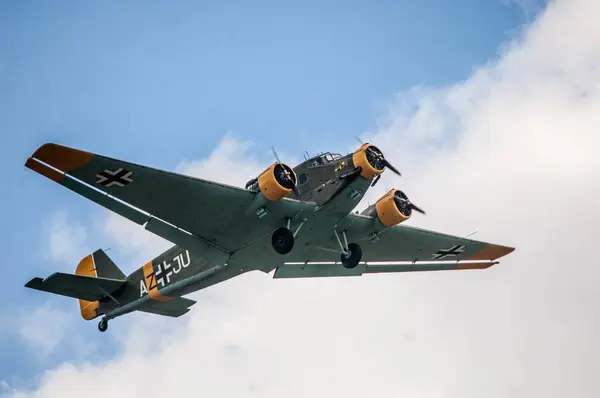 古い空気 空の戦闘機 — ストック写真