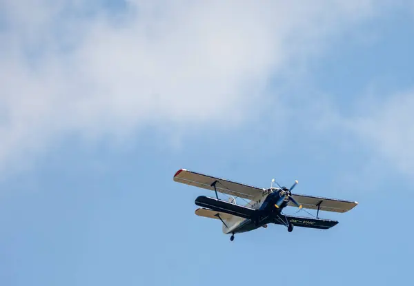 Letadlo Letí Nad Oblohou — Stock fotografie