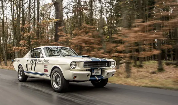 Ford Mustang Sur Route — Photo