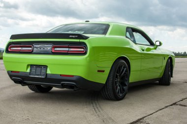 Ford yeşil kaslı araba