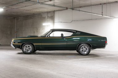 yeşil ve mavi vintage Chevrolet araba