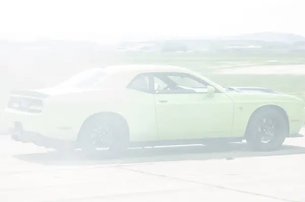 Dodge Challanger Hellcat Srt Στο Αεροδρόμιο — Φωτογραφία Αρχείου