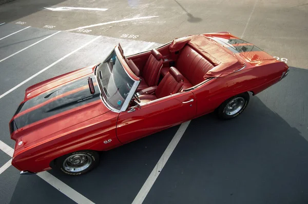 Vermelho Preto Vintage Conversível Carro Com Clássico Conversível Dia Ensolarado — Fotografia de Stock