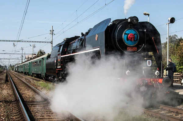 Demiryolundaki tren.