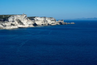 Deniz kıyısının güzel manzarası