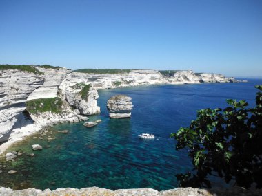 Uçurumdan deniz manzarası