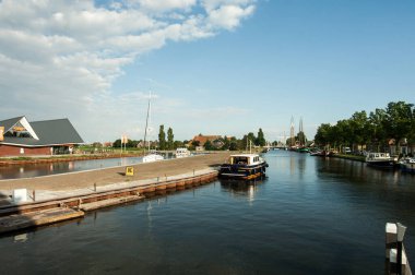 Hollanda 'daki Giethoorn' un küçük bir köyü.
