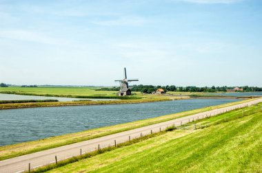 Hollanda 'daki yel değirmenleri.