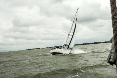 Alman Rivierasında yelkenli yarışı