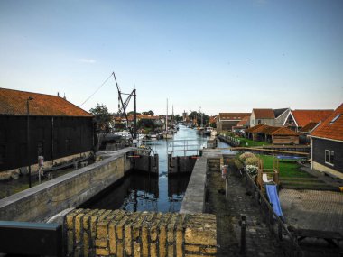 Hollanda 'da Kanal ve evler
