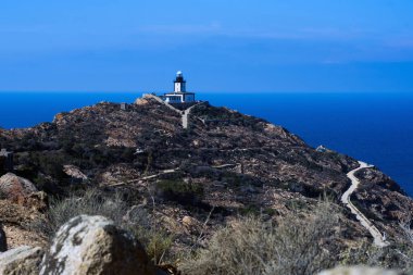 Denizdeki deniz feneri