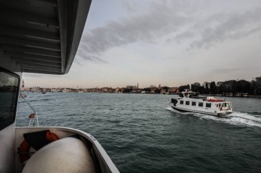 İstanbul, hindi. On. 202 İstanbul, hindi: bosphorus. Denizden şehrin manzarası.