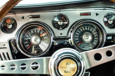 Direksiyonlu araba paneli