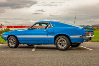 Ford Mustang ekranda