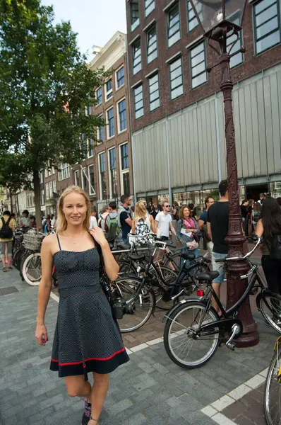 Amsterdam Paesi Bassi Agosto Persone Non Identificate Una Strada — Foto Stock