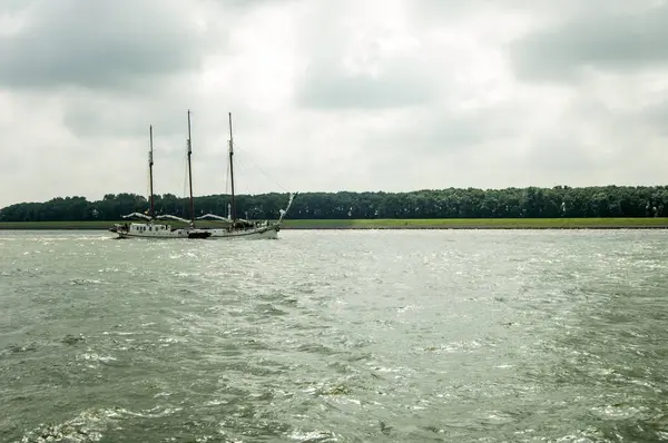Segelschiff Segelt Fluss Den Niederlanden — Stockfoto