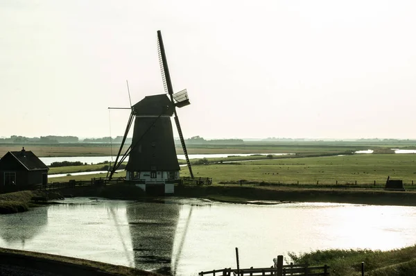 Větrný Mlýn Holandském Pobřeží — Stock fotografie
