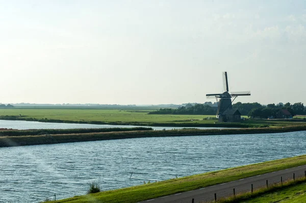 オランダの風車は — ストック写真