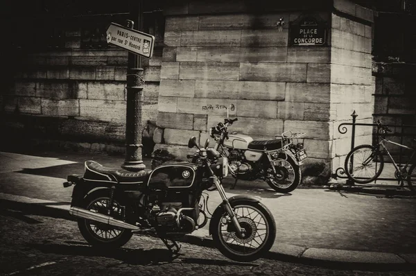 Motocicleta Vintage Estacionada Uma Rua — Fotografia de Stock