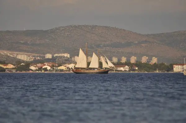 Barca Sul Mare Sera Mare Yacht Nella Baia — Foto Stock