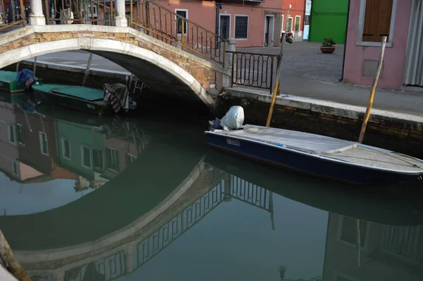 Venice Italia Góndola Pequeño Canal Medio Estrecho Canal —  Fotos de Stock