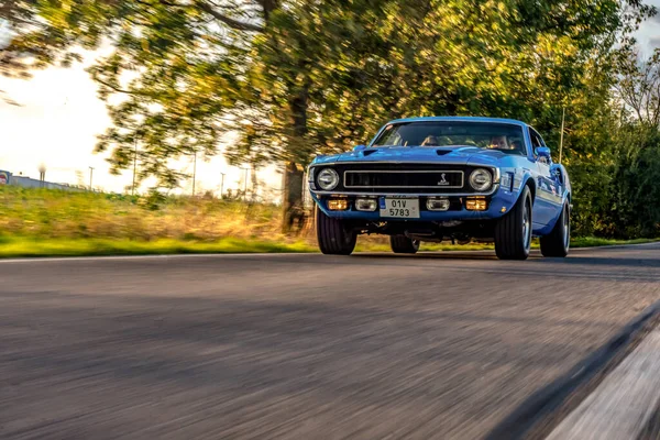 Ford Mustang Weg Beweging Wazig — Stockfoto