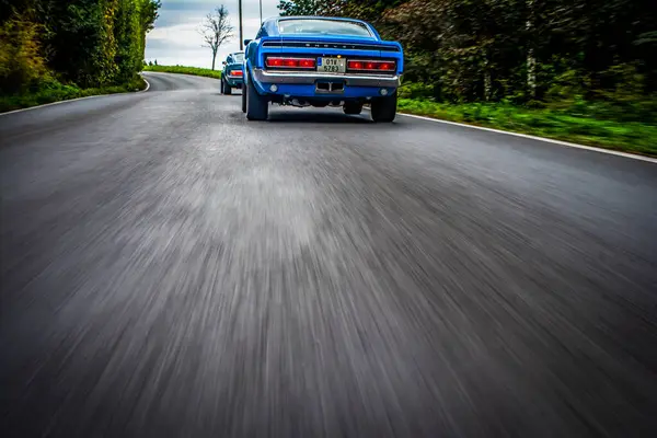 Carro Dirigindo Estrada — Fotografia de Stock