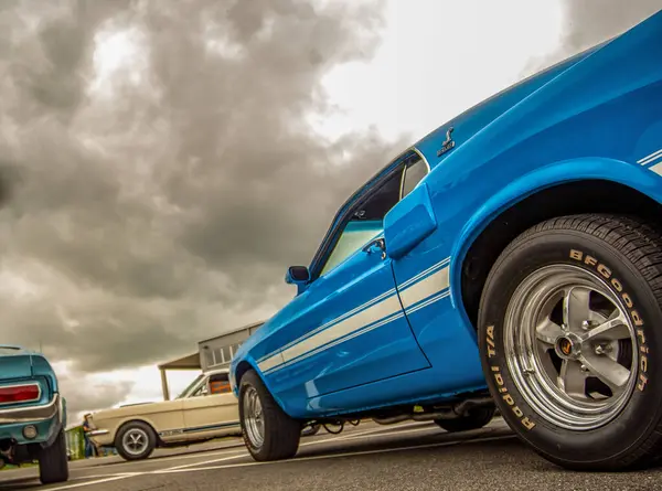 Klassiska Blå Mustang Bilar — Stockfoto