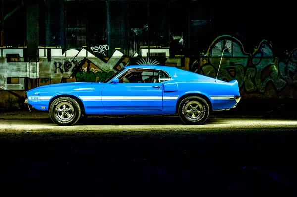 Staré Auto Noci Světlem — Stock fotografie