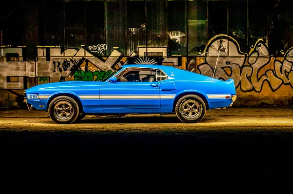 Blå Och Vit Vintage Bil — Stockfoto