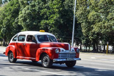 Kırmızı klasik vintage araba