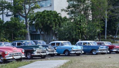 Küba - Havana - Şubat 0720 0 15: Eski model klasik araba ve arabalar