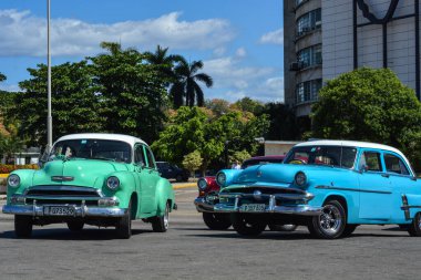 Küba, Havana - 10 Şubat, 2016: Eski Amerikan arabaları, Havana, Küba. Bu arabalar antika.