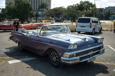 Rio de Janeiro, Brezilya - 16 Haziran, 2019: Ünlü bir araba olan Rio de Janeiro caddesindeki klasik araba