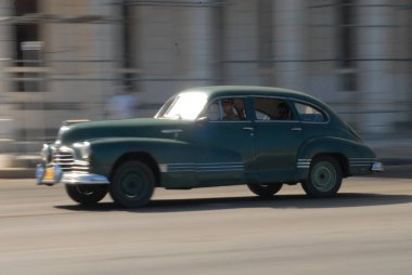 Barselona 'da eski bir araba.