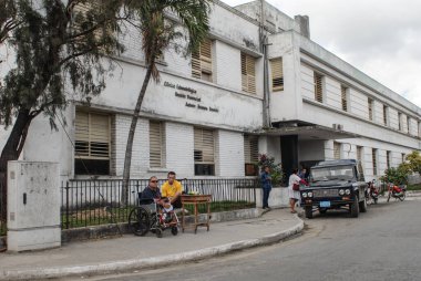 Havana, Küba - Ocak 20, 18: Havana, Küba 'da yürüyen insanlar 2 Ocak, 2 Ocak, 18..
