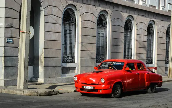 Czerwony Samochód Ulicy — Zdjęcie stockowe
