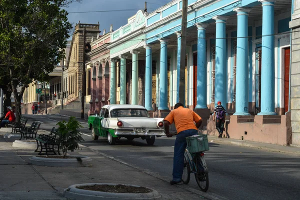 Havana Kuba Januar Straßenszene Mit Alten Gebäuden Und Autos — Stockfoto