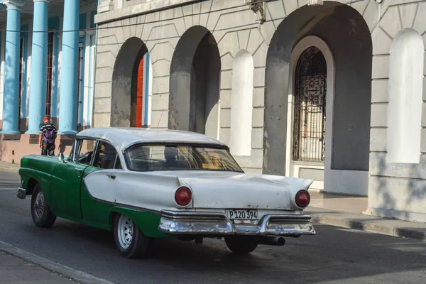 Cuba Havana Fevereiro Velho Carro Americano Cidade — Fotografia de Stock