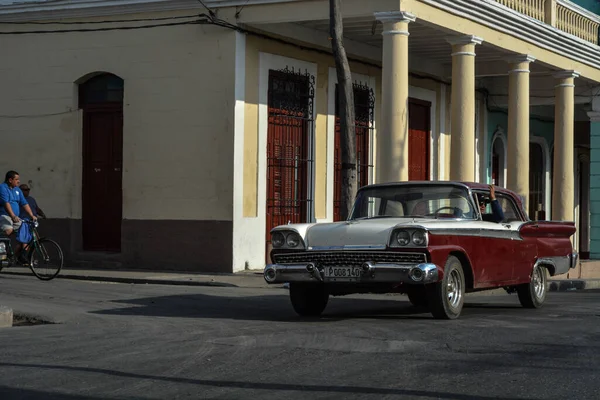 Старі Автомобілі Припарковані Вулицях — стокове фото
