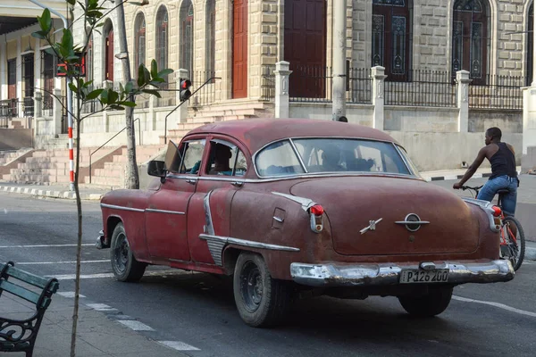 街上的旧车 — 图库照片