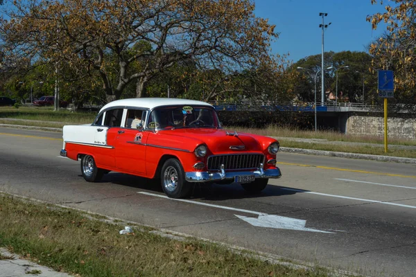 Stary Amerykański Samochód Zaparkowany Mieście — Zdjęcie stockowe