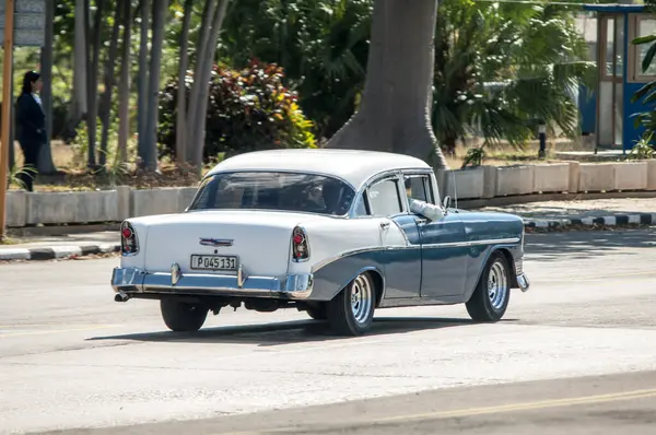 Havana Kuba Kwiecień Stary Klasyczny Amerykański Samochód Ulicy Hawanie — Zdjęcie stockowe
