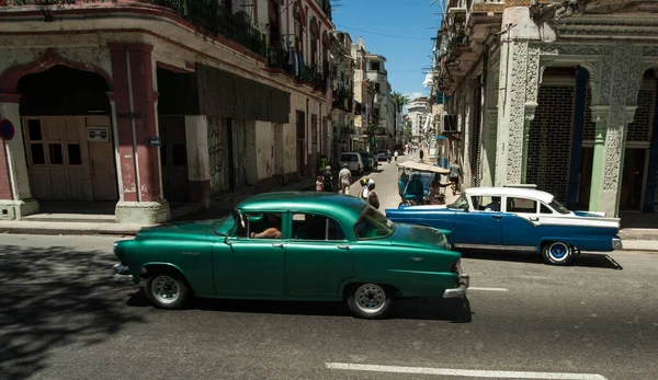 Havana Cuba Giugno Auto Epoca Parcheggiate Nel Centro Storico Havana — Foto Stock