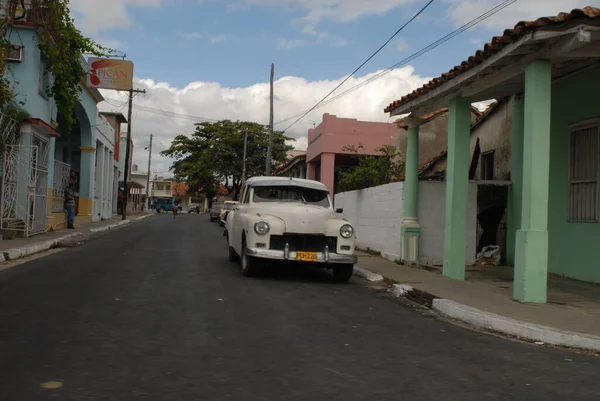 Havana Kuba Januari Bilar Parkerade Den Gamla Staden Havanna — Stockfoto