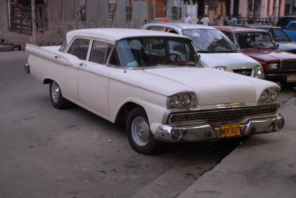Старый Американский Автомобиль Городе Хавана — стоковое фото